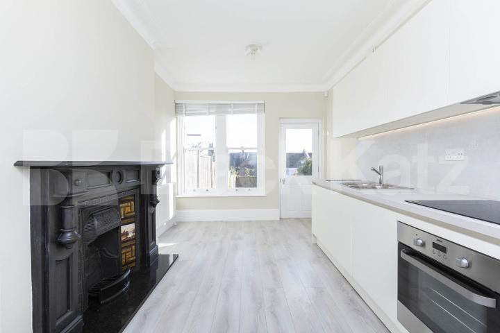 Five bedroom house split over three floors with lovely south facing garden Harberton Road, Archway / Highgate